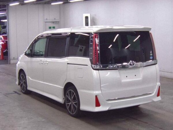 Ref:AUX-19464781 TOYOTA NOAH 2017 - Image 2