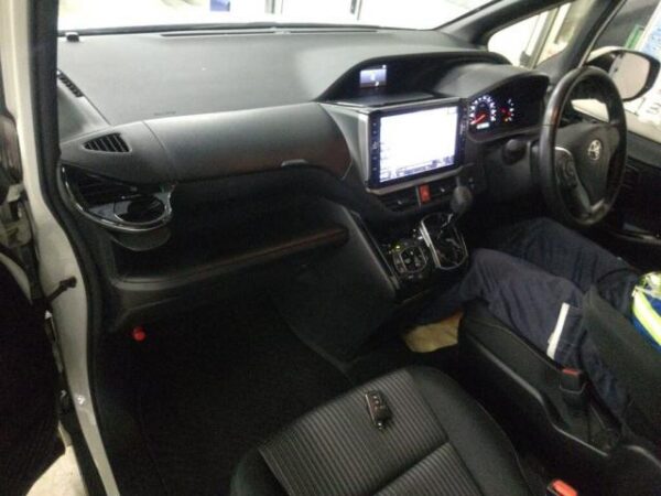 Ref:AUX-19464781 TOYOTA NOAH 2017 - Image 3