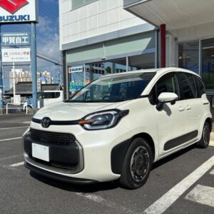 2022 Toyota Sienta pearl hybrid used car Japan export
