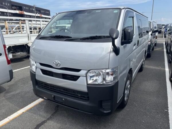 Ref:AUX-19480435 TOYOTA HIACE VAN 2020