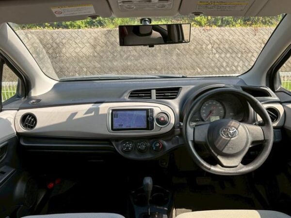 Ref:AUX-19490890 TOYOTA VITZ 2012 - Image 2