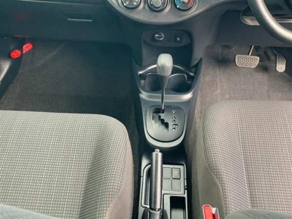 Ref:AUX-19511110 TOYOTA VITZ 2020 - Image 18