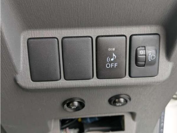 Ref:AUX-19518706 TOYOTA PRIUS ALPHA 2012 - Image 20