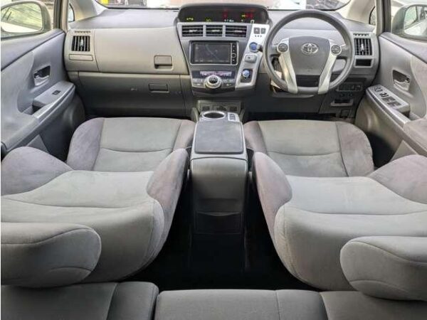 Ref:AUX-19518706 TOYOTA PRIUS ALPHA 2012 - Image 3