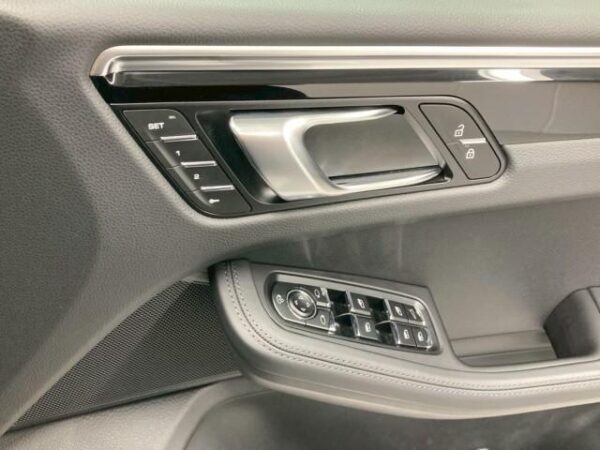 Ref:AUX-19541397 PORSCHE MACAN 2023 - Image 15