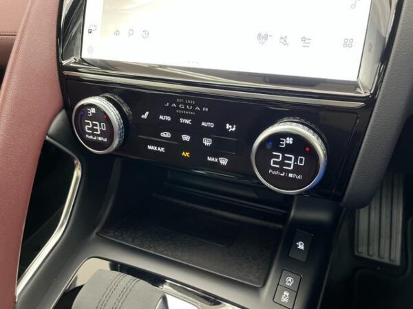 Ref:AUX-19548596 JAGUAR E-PACE 2023 - Image 14