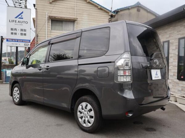 Ref:AUX-19555042 TOYOTA VOXY 2013 - Image 3