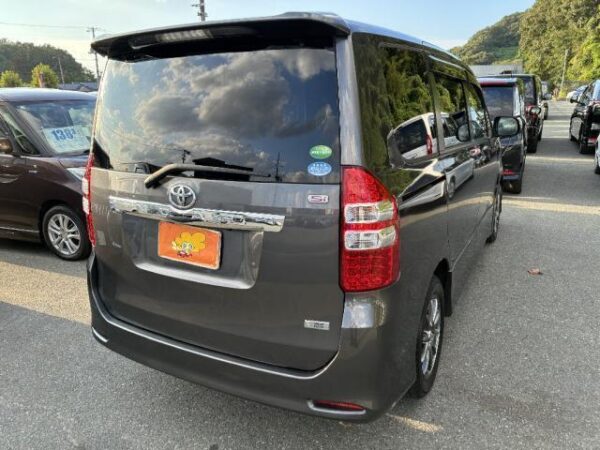 Ref:AUX-19556732 TOYOTA NOAH 2012 - Image 2