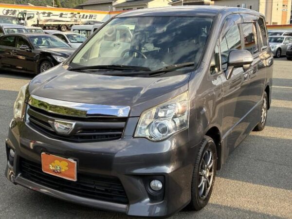 Ref:AUX-19556732 TOYOTA NOAH 2012