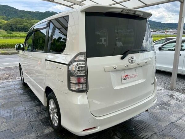 Ref:AUX-19564114 TOYOTA VOXY 2012 - Image 2