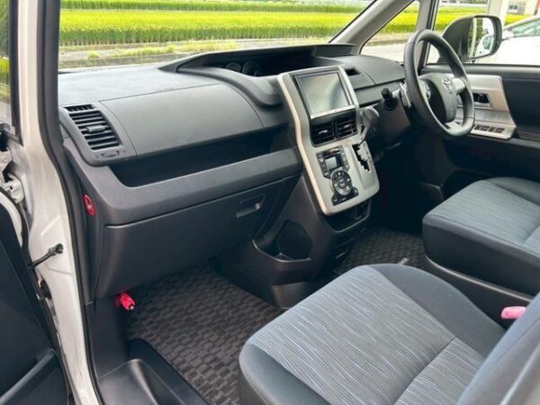 Ref:AUX-19564114 TOYOTA VOXY 2012 - Image 13