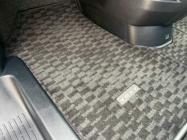 Ref:AUX-19564114 TOYOTA VOXY 2012 - Image 15