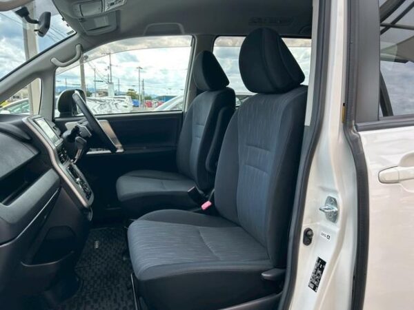 Ref:AUX-19564114 TOYOTA VOXY 2012 - Image 7