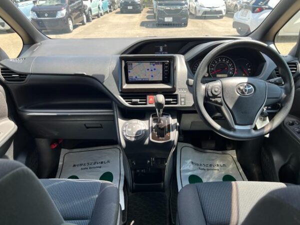 Ref:AUX-19564137 TOYOTA NOAH 2020 - Image 2