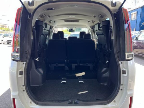 Ref:AUX-19564137 TOYOTA NOAH 2020 - Image 12