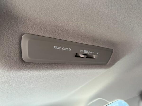 Ref:AUX-19564137 TOYOTA NOAH 2020 - Image 9
