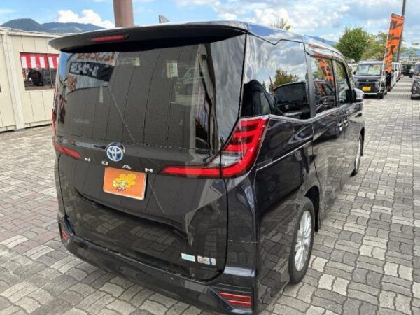Ref:AUX-19572241 TOYOTA NOAH 2022 - Image 2