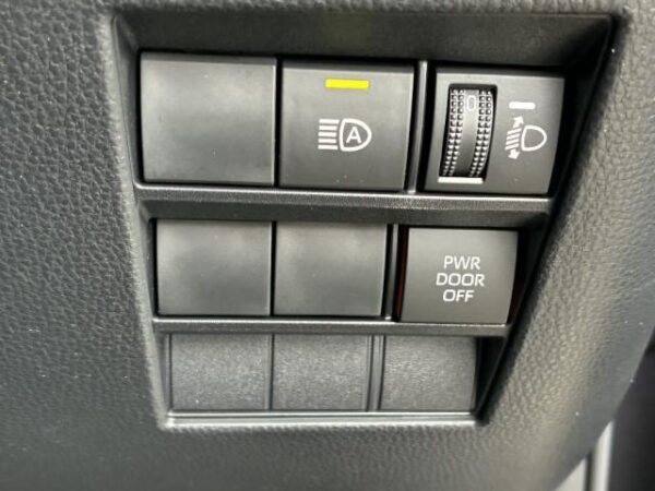 Ref:AUX-19572241 TOYOTA NOAH 2022 - Image 17