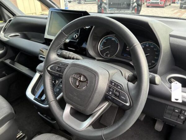 Ref:AUX-19572241 TOYOTA NOAH 2022 - Image 8