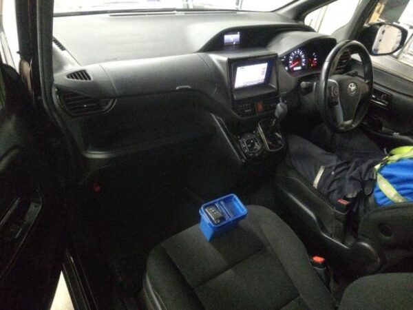 Ref:AUX-19572473 TOYOTA VOXY 2018 - Image 3