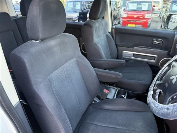 Ref:AUX-19572584 MITSUBISHI DELICA D:5 2016 - Image 13