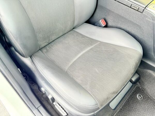 Ref:AUX-19579565 TOYOTA PRIUS ALPHA 2019 - Image 11