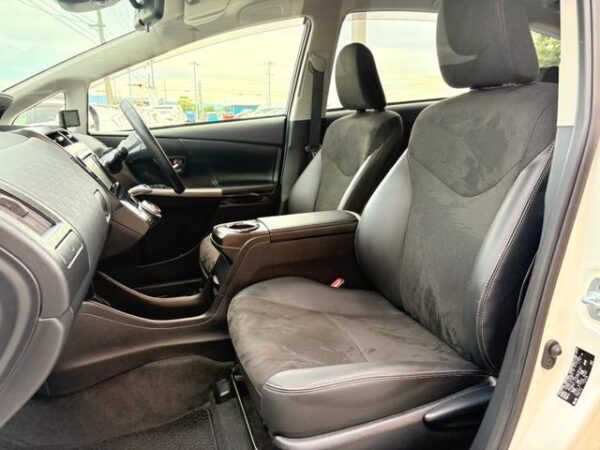 Ref:AUX-19579565 TOYOTA PRIUS ALPHA 2019 - Image 13
