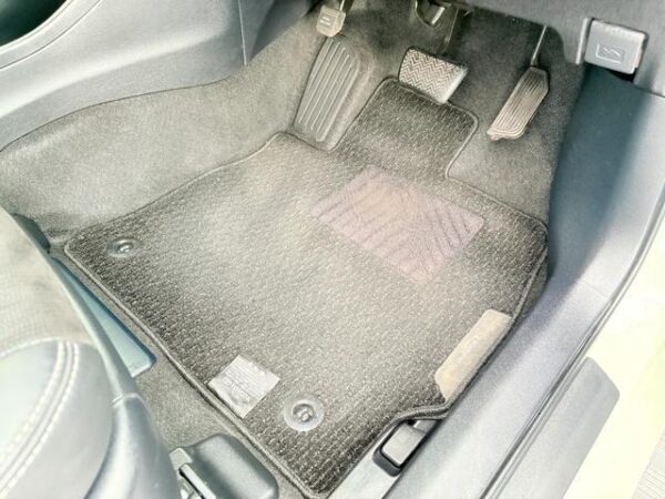 Ref:AUX-19579565 TOYOTA PRIUS ALPHA 2019 - Image 10