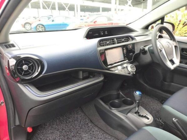 Ref:AUX-19601200 TOYOTA AQUA 2015 - Image 12