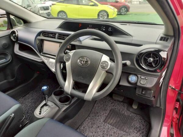Ref:AUX-19601200 TOYOTA AQUA 2015 - Image 10