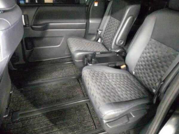 Ref:AUX-19609550 TOYOTA VOXY 2022 - Image 6