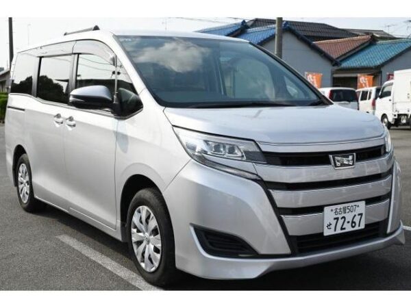 Ref:AUX-19618009 TOYOTA NOAH 2017