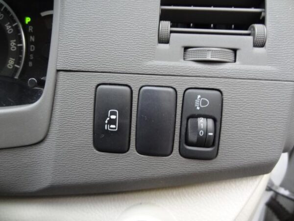 Ref:AUX-19618413 TOYOTA ISIS 2010 - Image 5