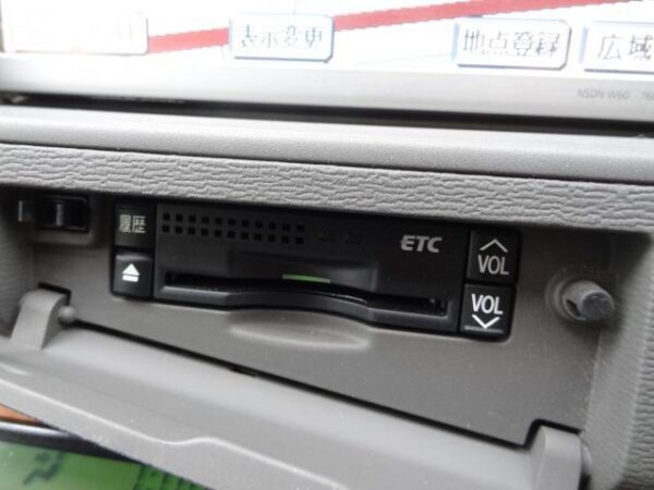 Ref:AUX-19618413 TOYOTA ISIS 2010 - Image 8