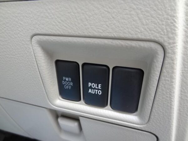 Ref:AUX-19618413 TOYOTA ISIS 2010 - Image 9