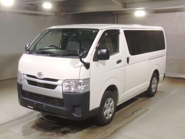 Ref:AUX-19629534 TOYOTA HIACE VAN 2021