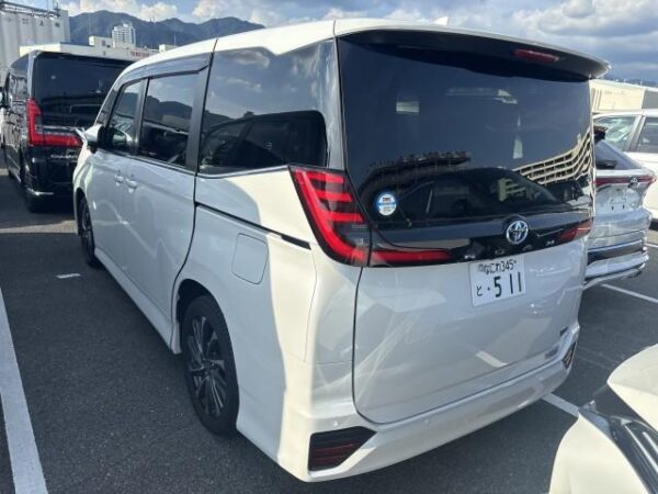 Ref:AUX-19629554 TOYOTA NOAH 2023 - Image 4