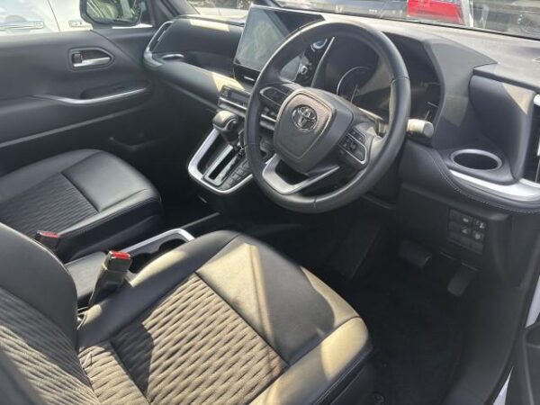 Ref:AUX-19629554 TOYOTA NOAH 2023 - Image 7