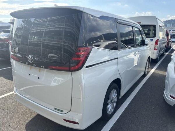 Ref:AUX-19629599 TOYOTA NOAH 2022 - Image 2