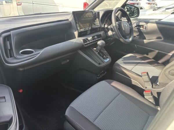 Ref:AUX-19629599 TOYOTA NOAH 2022 - Image 12