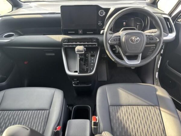 Ref:AUX-19629599 TOYOTA NOAH 2022 - Image 4