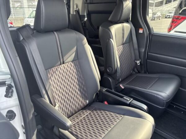 Ref:AUX-19629599 TOYOTA NOAH 2022 - Image 6