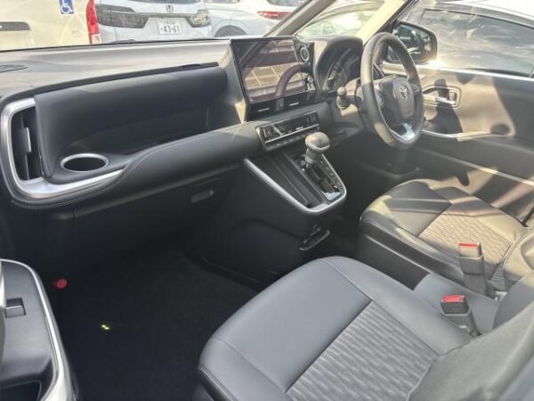 Ref:AUX-19629599 TOYOTA NOAH 2022 - Image 7