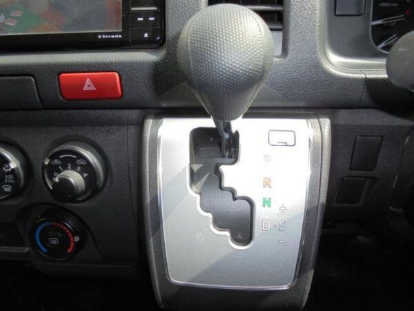 Ref:AUX-19644784 TOYOTA HIACE VAN 2022 - Image 16
