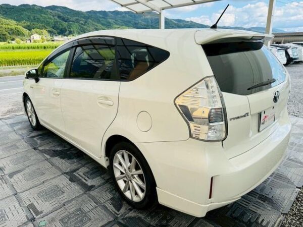 Ref:AUX-19656049 TOYOTA PRIUS ALPHA 2013 - Image 2