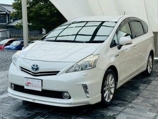 Ref:AUX-19656049 TOYOTA PRIUS ALPHA 2013