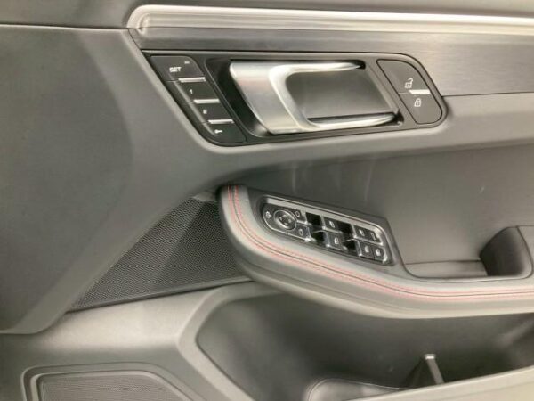 Ref:AUX-19660677 PORSCHE MACAN 2023 - Image 12