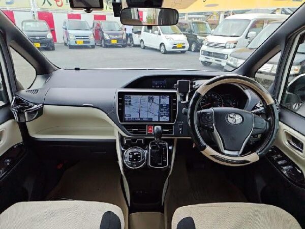 Ref:AUX-19660906 TOYOTA NOAH 2019 - Image 3