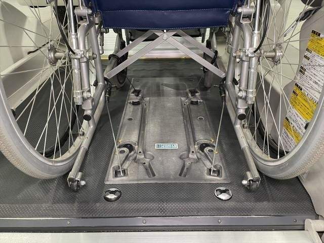 Ref:AUX-19664732 TOYOTA HIACE COMMUTER 2010 - Image 13