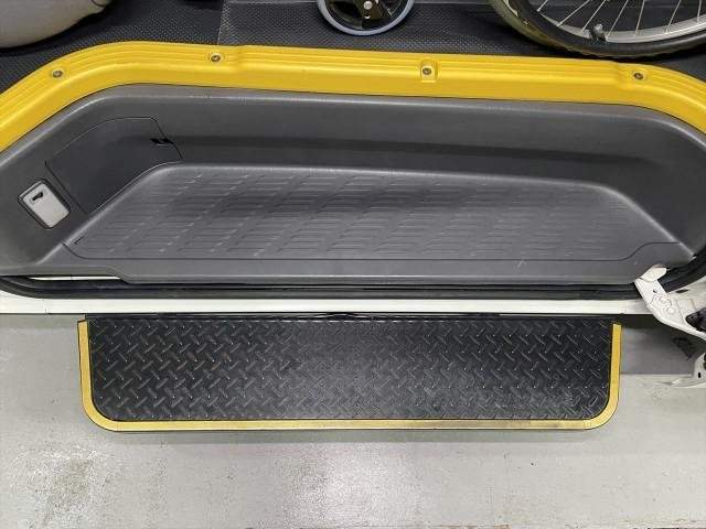 Ref:AUX-19664732 TOYOTA HIACE COMMUTER 2010 - Image 18